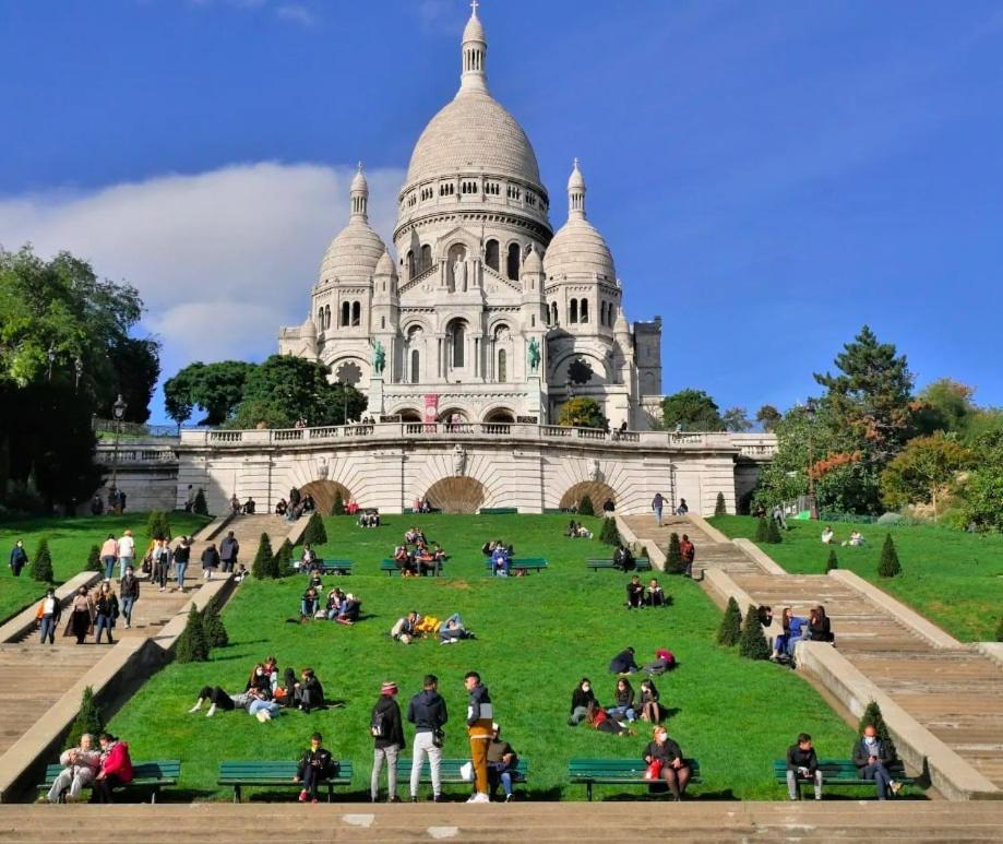 Vue Magnifique Sur Le Sacre Coeur. Appartement *